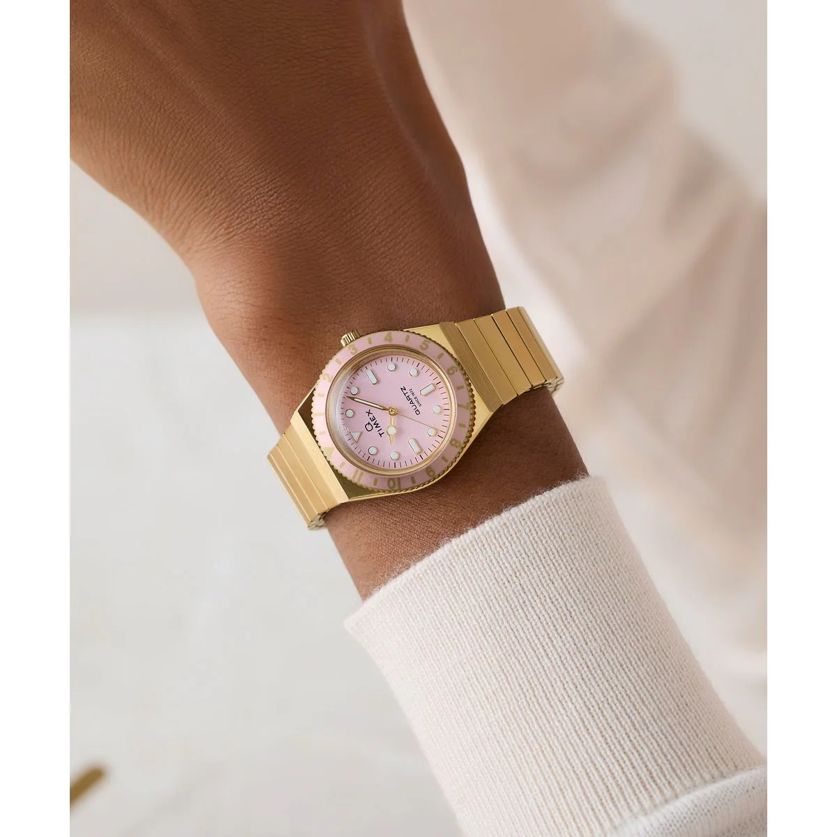 Timex Q Sport Round 30mm Pink Dial Analog Women Watch - TW2Y57400UJ - Image 6